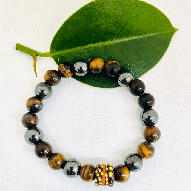 Tribal Focus – Armband met Tijgeroog & Krobo-kraal
