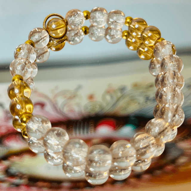 Crystal Dawn Armband – Beige Crackle Kralen & Goudaccenten | Handgemaakt 