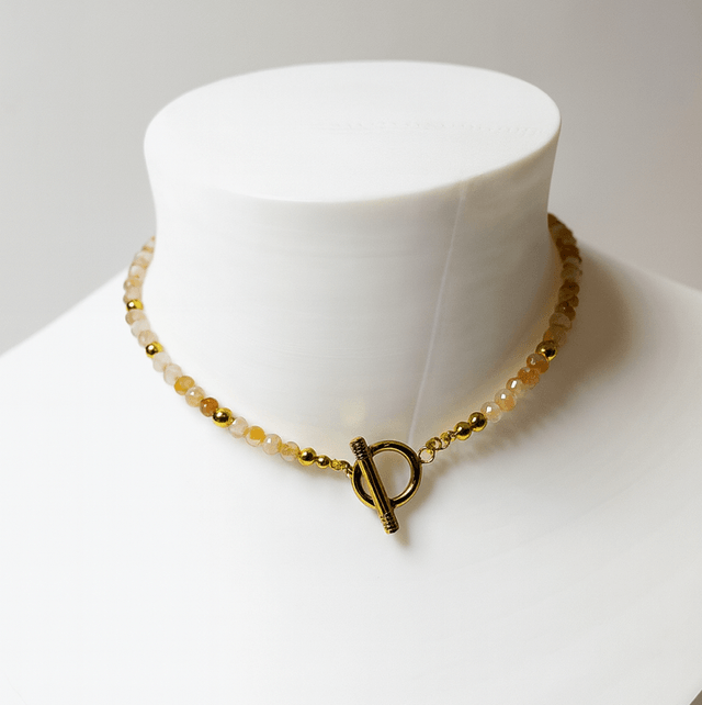 Handgemaakte Choker Ketting met Hart Hanger – Natuursteen en Goudkleurige Accenten