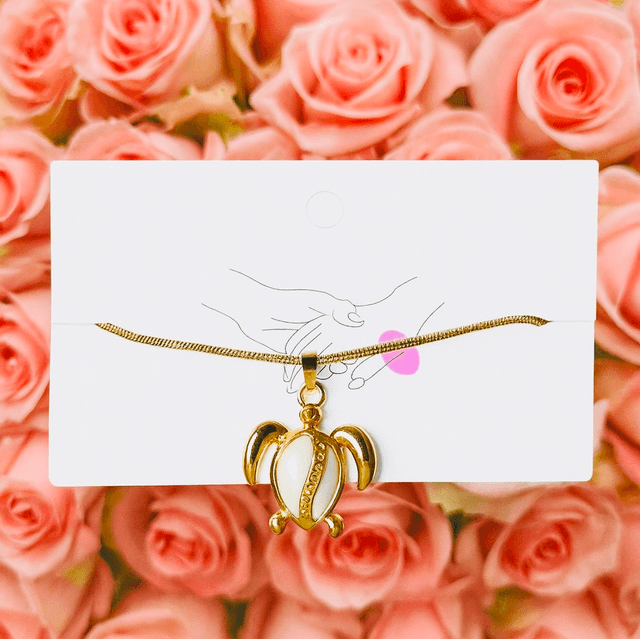 Goudkleurige Schildpad Ketting – Elegant Dieren Sieraad met Parel Inleg voor Dames 