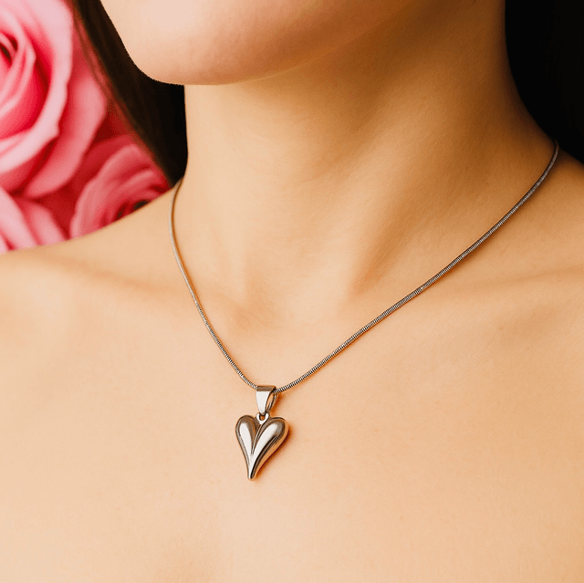 Zilveren Hartvormige Ketting – Elegant Sieraad met Fijn Ontwerp voor Elke Gelegenheid