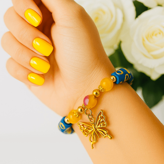 Flight of Change – Vlinder Armband met Handbeschilderde Kralen