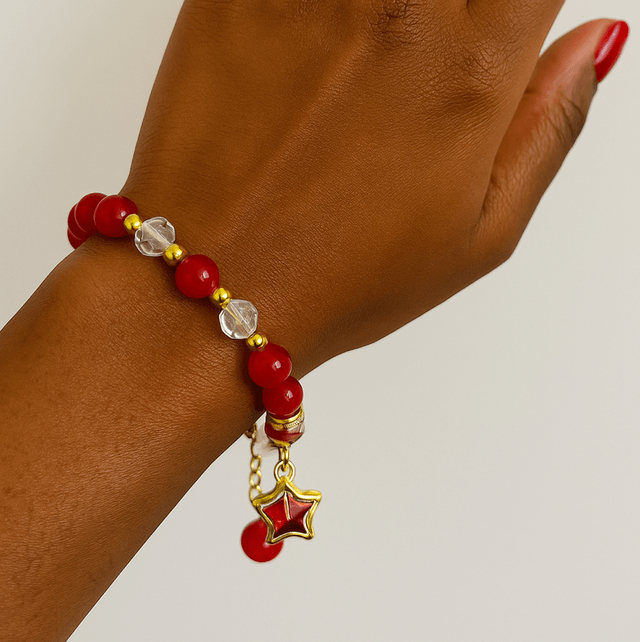 Roze- en Goudkleurige Vlinderarmband – Elegant & Betekenisvol