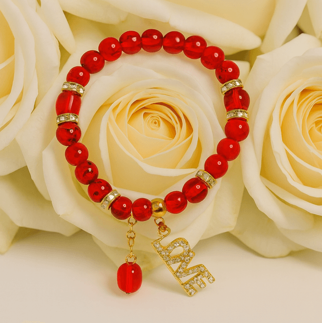 Rode Armband met LOVE Bedel – Sparkle of Love | Handgemaakt Sieraad