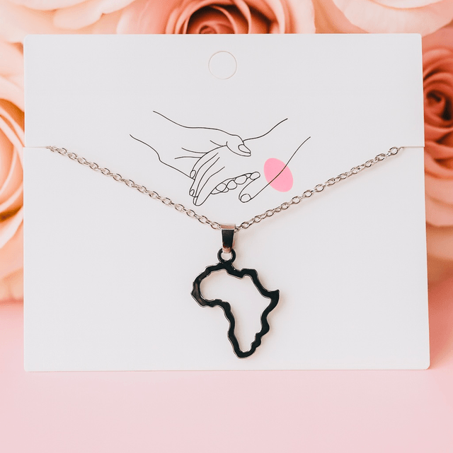 Zilverkleurige Afrika Contour Ketting – Roestvrijstaal – Tijdloos & Betekenisvol 