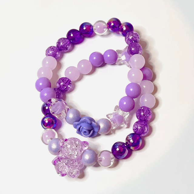 Lavender Whimsy armbandenset – paarse kinderarmbandjes met teddybeer en lavendelroos bedel
