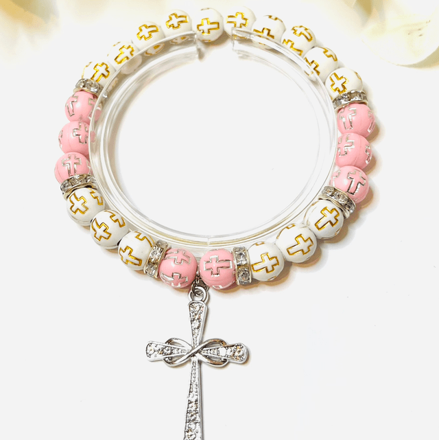 Grace in Pink” – Armband met Zilveren Kruisbedel & Roze Details