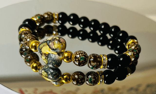 Heart of Earth Armband – Hartkraal met Natuurtinten & Onyx 