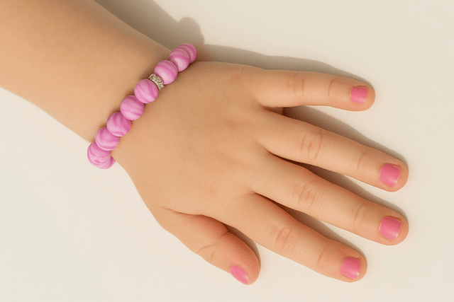 Cotton Candy Glow armband – elastische kinderarmband met roze gemarmerde kralen en glinsterende strass accenten