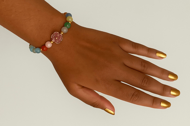 Lavender Grace” – Luxe Armband met Pastelkralen & Paarse Gouden Bloem