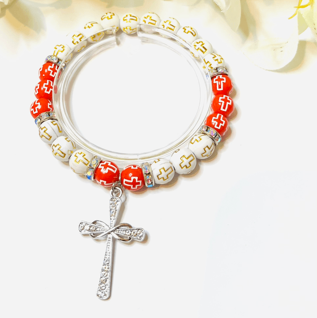 Faith in Red” – Handgemaakte Armband met Zilveren Kruisbedel & Spirituele Symboliek