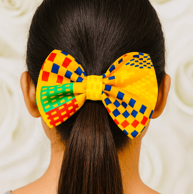 Kente Haarvlinder met Elastiek – Handgemaakte Geel, Rood, Blauw & Groen Haarstrik van 100% Katoen