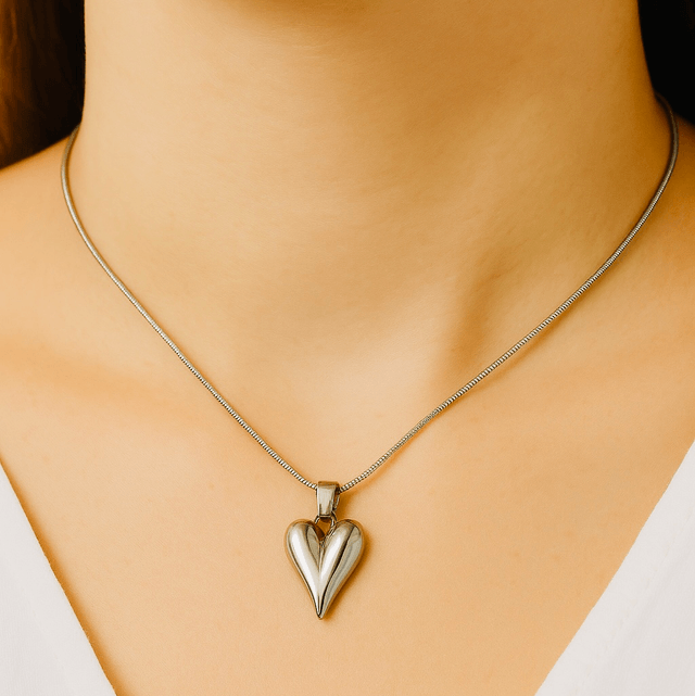 Zilveren Hartvormige Ketting – Elegant Sieraad met Fijn Ontwerp voor Elke Gelegenheid