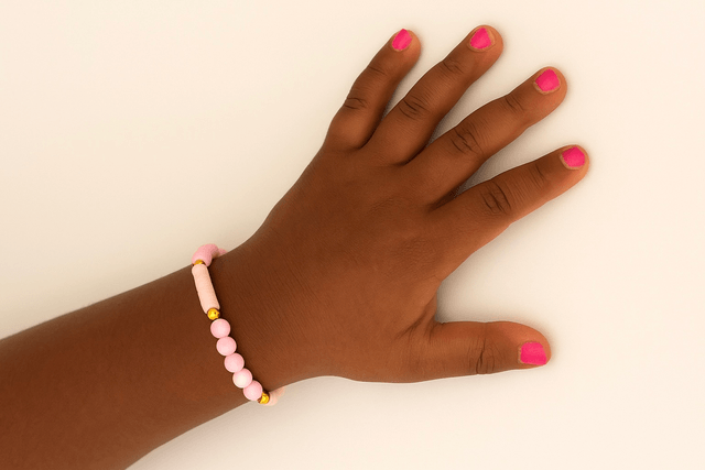 Pink Luxe” – Trendy Armbandenset met Gouden Accenten