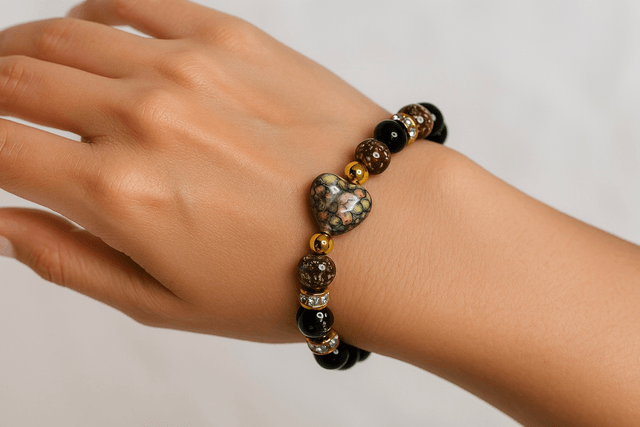 Heart of Earth Armband – Hartkraal met Natuurtinten & Onyx 