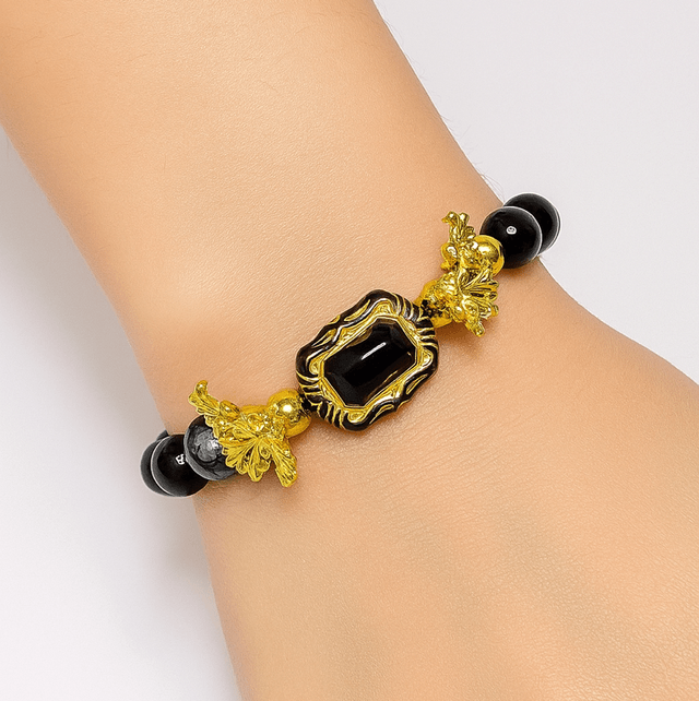 Royal Noir Elegance – Handgemaakte Luxe Armband met Gouden Accenten 