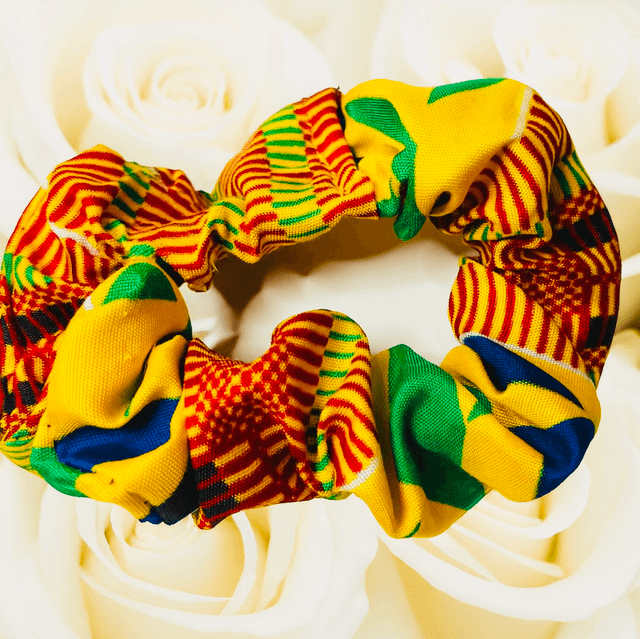 Kente Scrunchie – Handgemaakte Afro Haaraccessoire met Kleurrijk Afrikaans Design