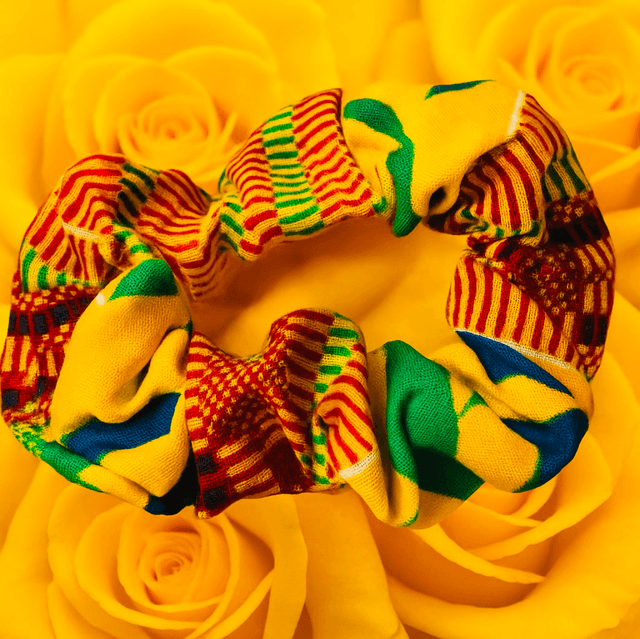 Kente Scrunchie – Handgemaakte Afro Haaraccessoire met Kleurrijk Afrikaans Design