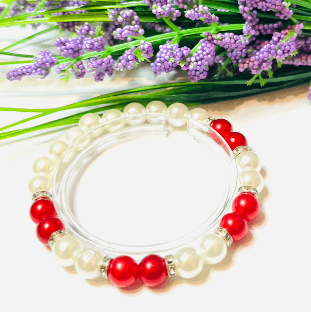 Feestparel” – Kinderarmband met Rood & Wit en Zilverkralen