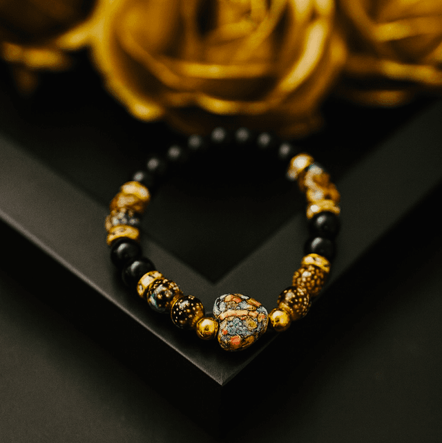 Heart of Earth Armband – Hartkraal met Natuurtinten &amp; Onyx 