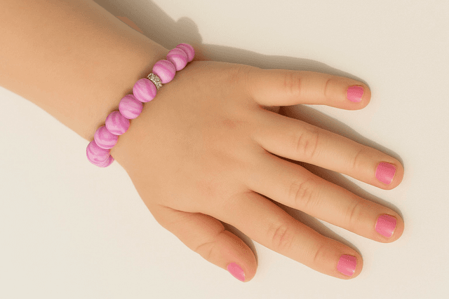 Cotton Candy Glow armband – elastische kinderarmband met roze gemarmerde kralen en glinsterende strass accenten