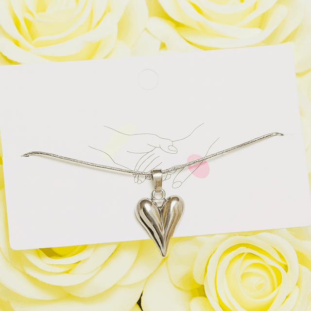 Zilveren Hartvormige Ketting – Elegant Sieraad met Fijn Ontwerp voor Elke Gelegenheid