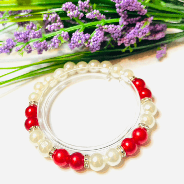 Feestparel” – Kinderarmband met Rood &amp; Wit en Zilverkralen